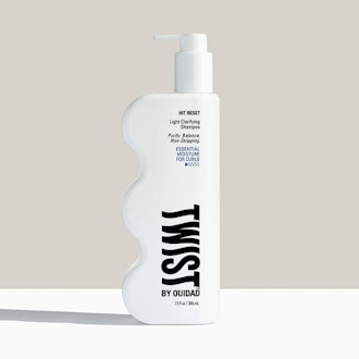 TWIST Hit Reset Light Clarifying Shampoo