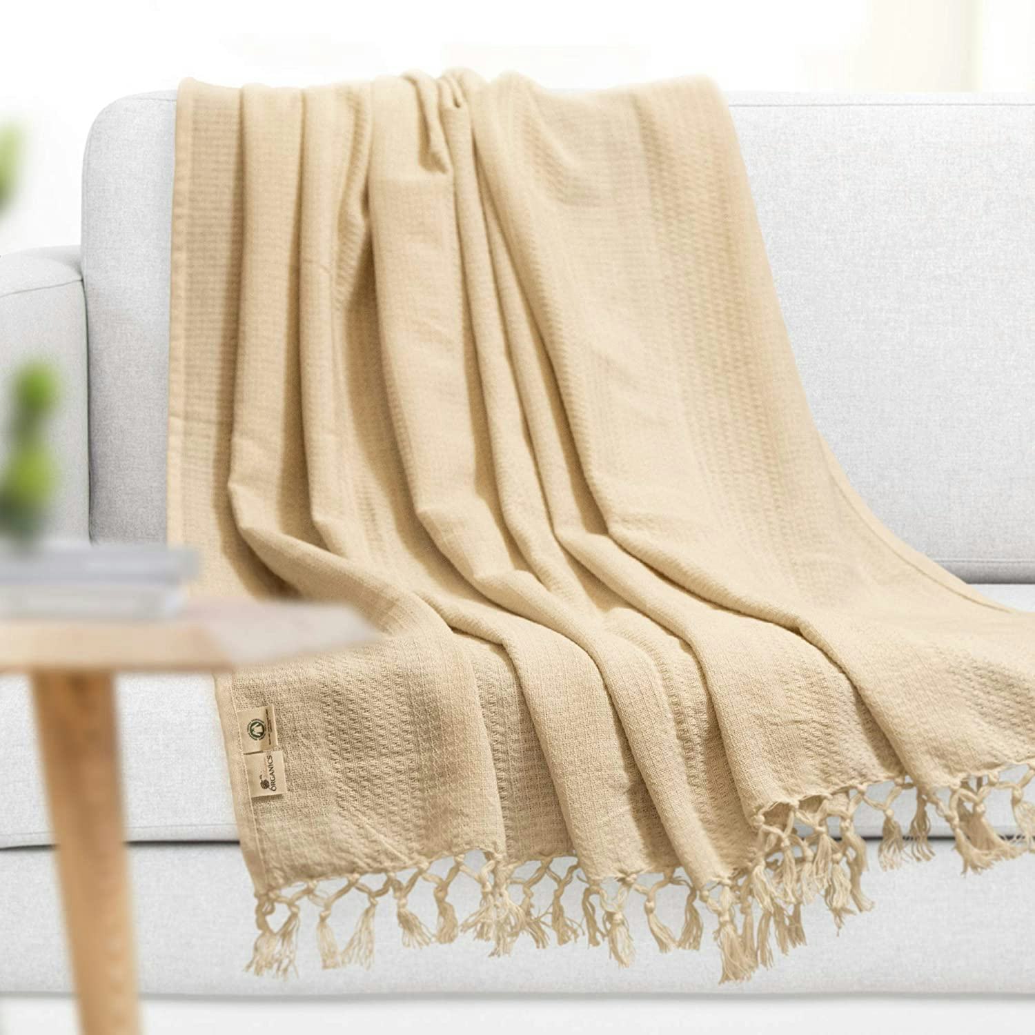 The 9 Most Comfortable Blankets In 2022