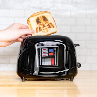Uncanny Brands Star Wars Darth Vader 2-Slice Toaster