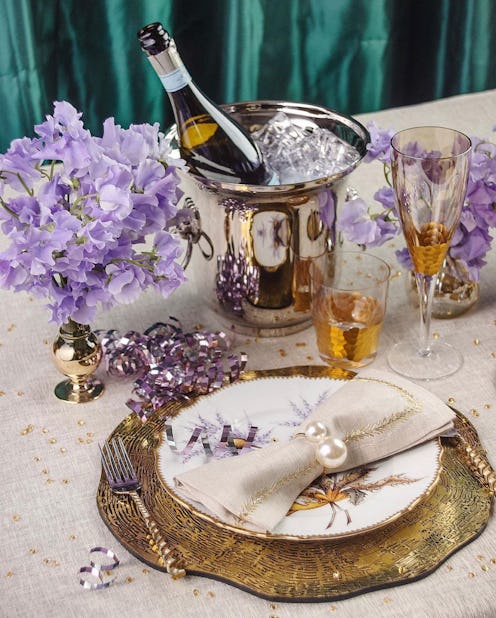 Pearl-themed party decorations