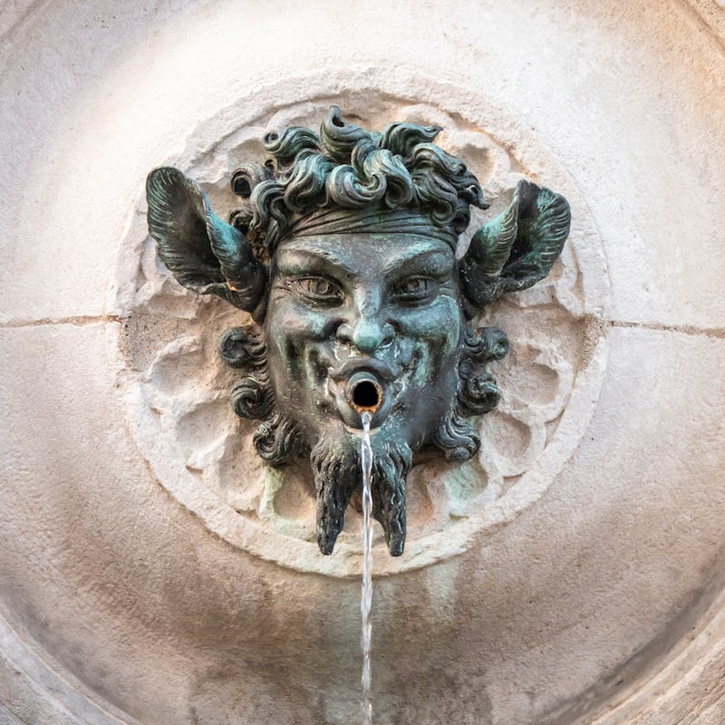 statue fountain spitting