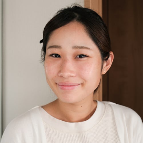 Your guide to treating eczema on the face, straight from skin pros.