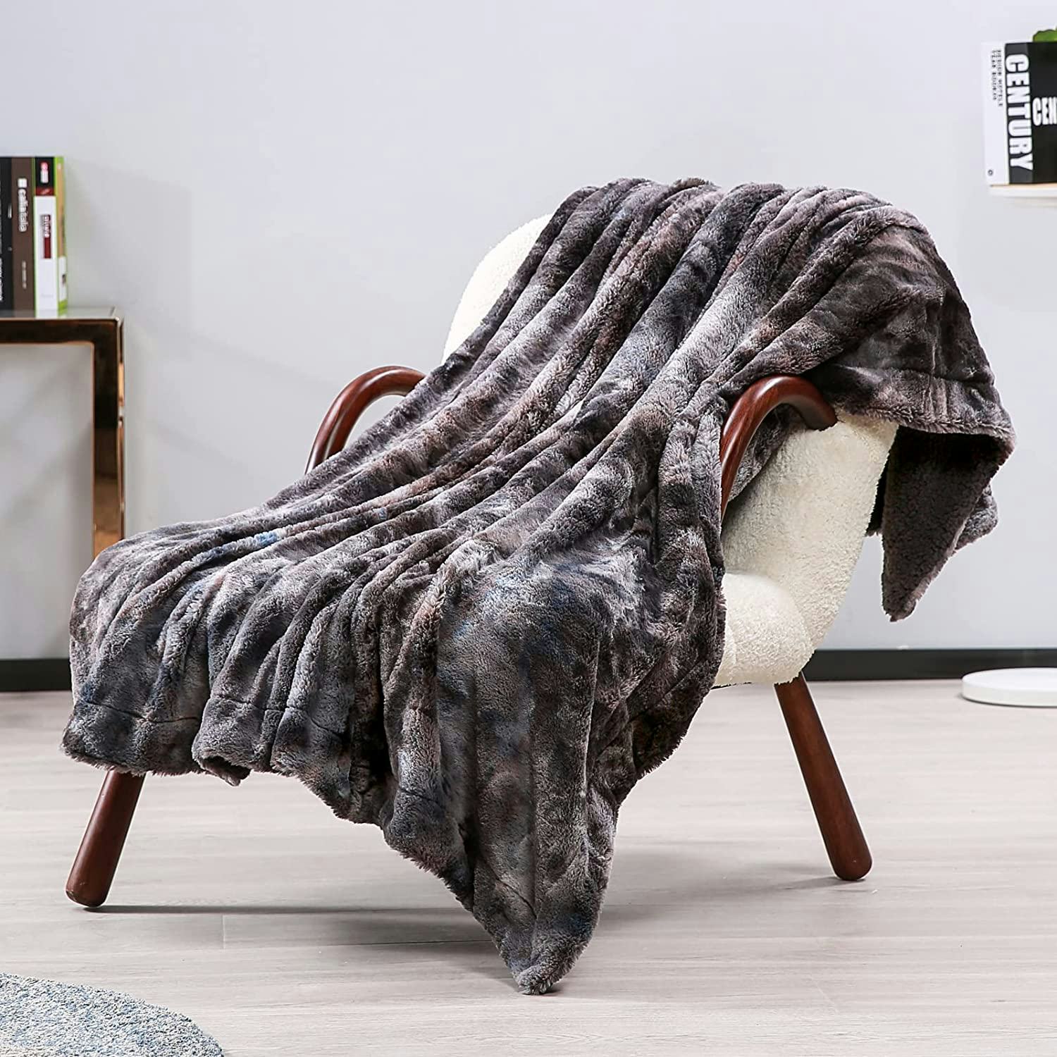 The 9 Most Comfortable Blankets In 2022