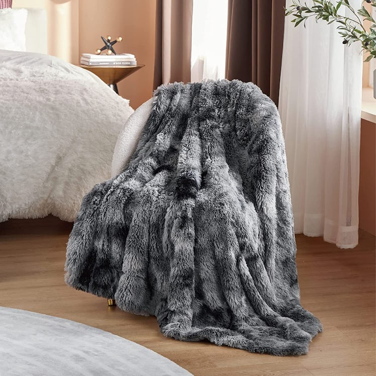 Bedsure Faux Fur Blanket