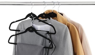 Yaheetech Cascading Velvet Hangers (100-Pack)