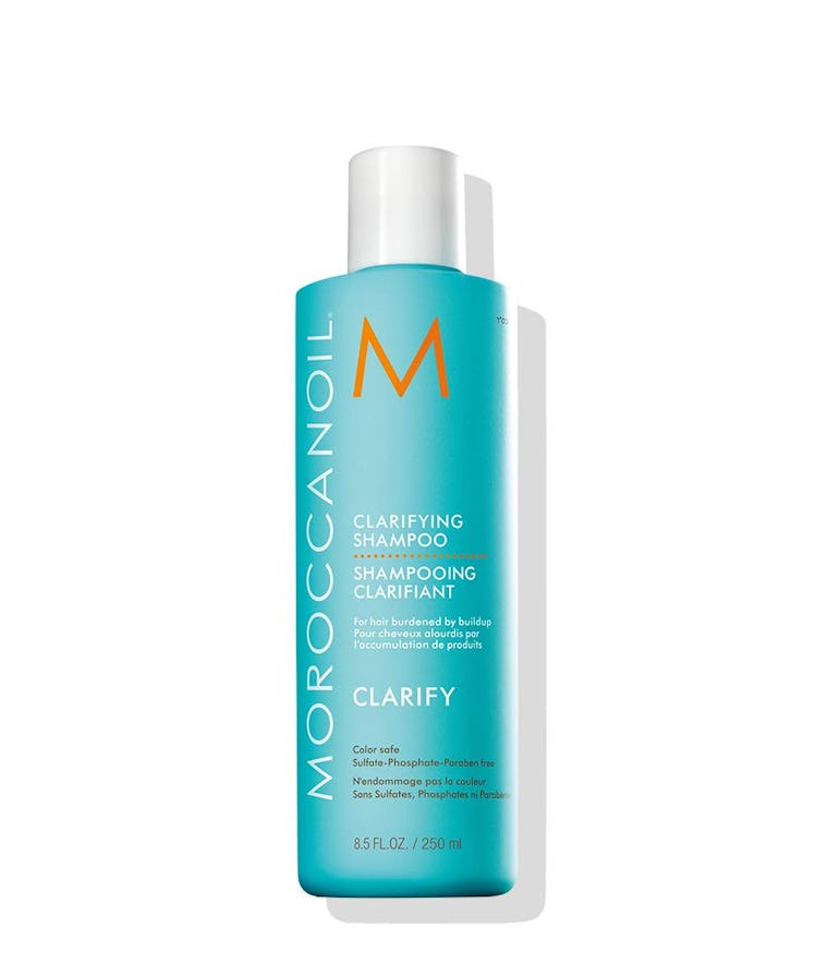 This clarifying shampoo uses nourishing and repairing ingredients to restore moisture to dry, color-...