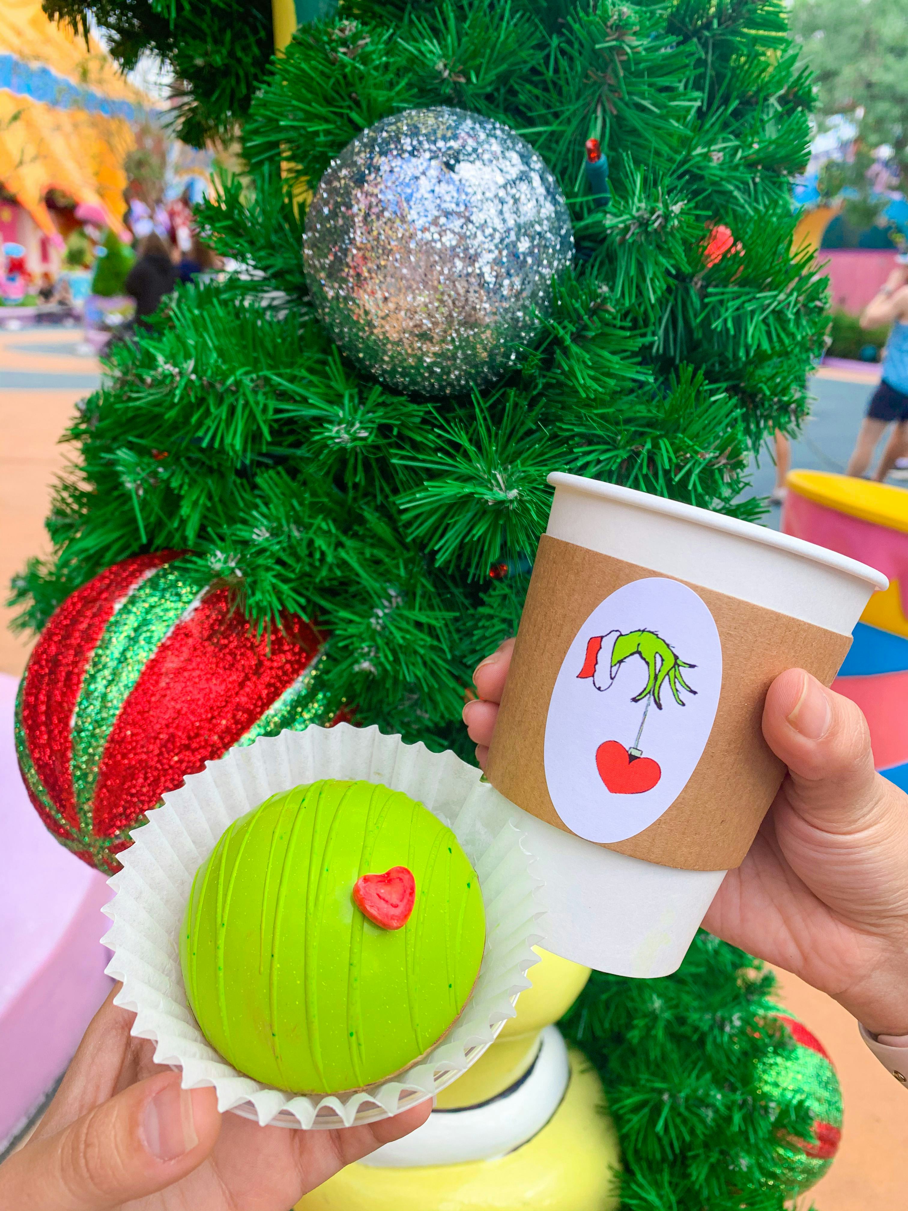 Universal Studios' holiday 2021 food menu includes so many festive desserts.