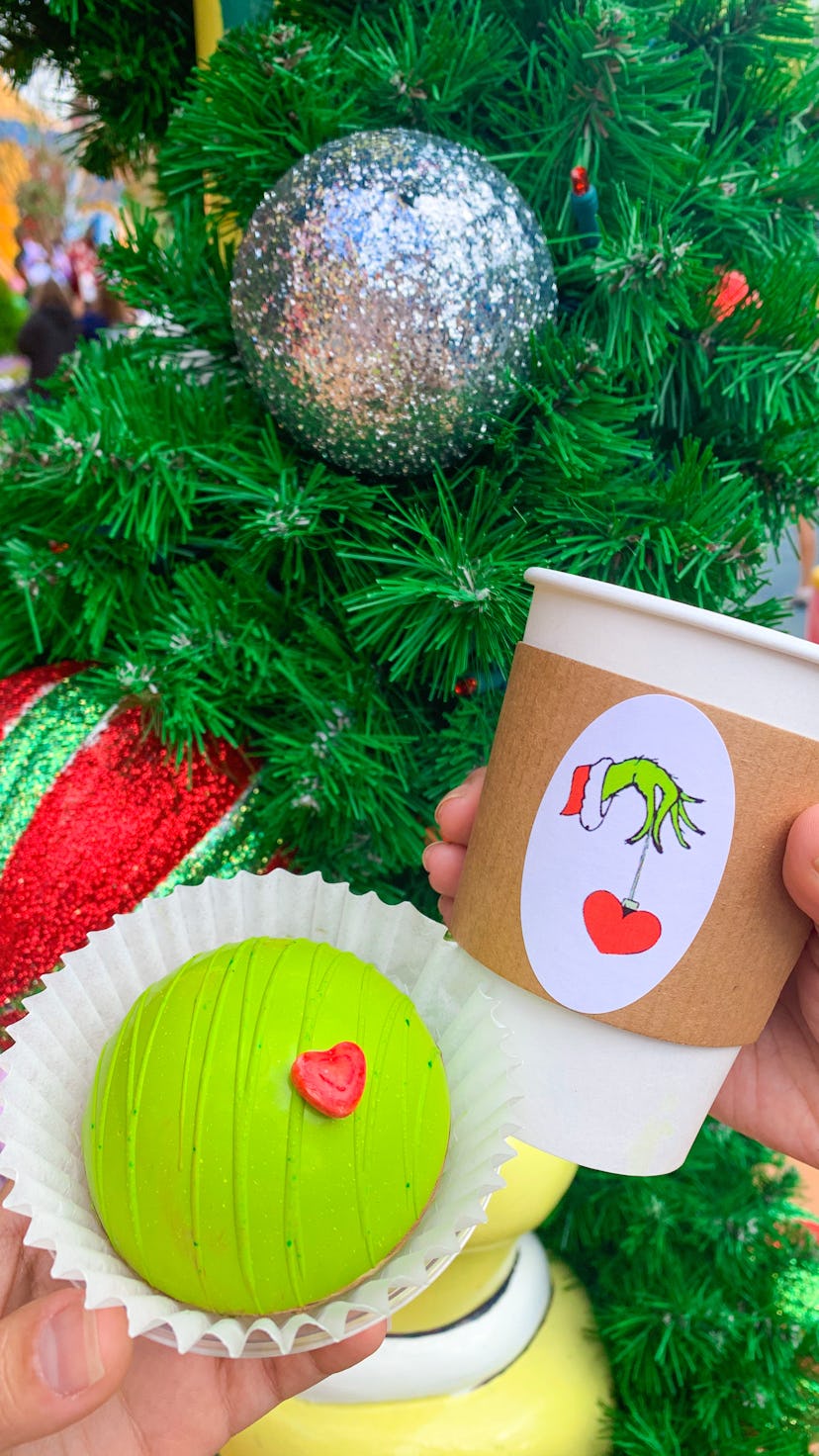 Universal Studios' holiday 2021 food menu includes so many festive desserts.