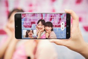 Samsung Galaxy S21 FE 5G dual-recording split screen