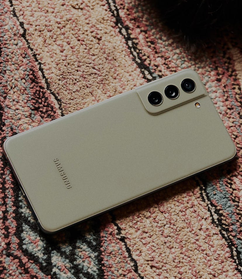 Samsung Galaxy S21 FE 5G display, battery, cameras, specs