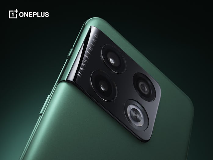 Check out this green OnePlus 10 Pro.