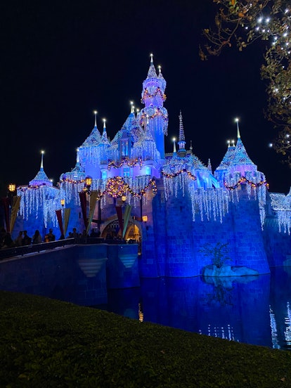 The holidays at Disney are some of the best theme park holiday 2021 events with lit up castles. 