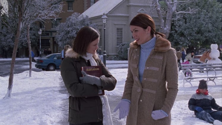 While it wasn't a Gilmore Girls first snow moment, Lorelai and Rory's walk during the fourth snow wa...