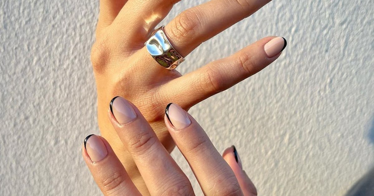 15 Minimalist Nail Art Ideas From Abstract Swirls To French Tips Euro Naid 15 Minimalist Nail Art Ideas From Abstract Swirls To French Tips Euro Naid