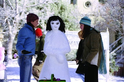 A great 'Gilmore Girls' snow moment is when Lorelai and Rory make a snowman.