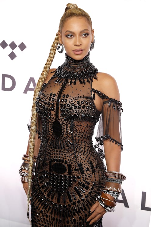 Beyoncé's silver French manicure is a dazzling metallic masterpiece.