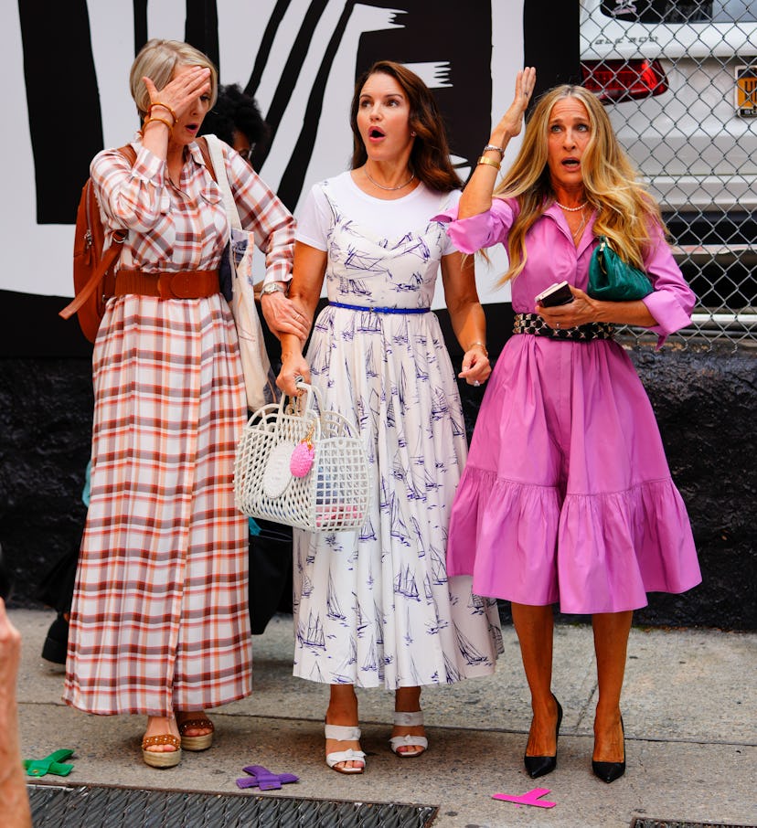 Cynthia Nixon, Kristin Davis, and Sarah Jessica Parker on the set of 'And Just Like That...'