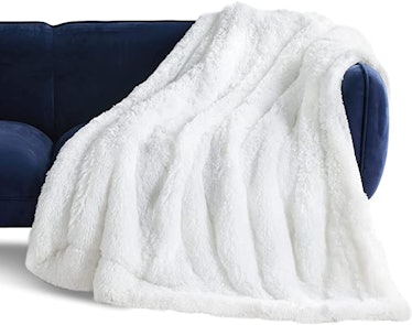 Bedsure Super Soft Fuzzy Faux Fur Throw Blanket