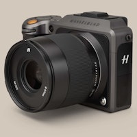 The Hasselblad X1D II 50C and DJI’s mirrorless camera are seemingly cut from the same cloth. 