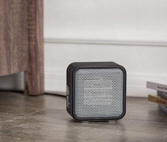 Amazon Basics 500-Watt Ceramic Small Space Personal Heater 