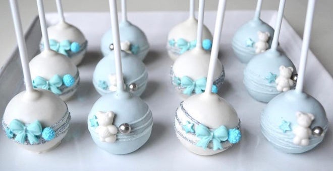 Tray of 12 cake pops in blue/winter theme