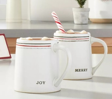 These holiday mugs for 2021 feature some classic, subtle designs.