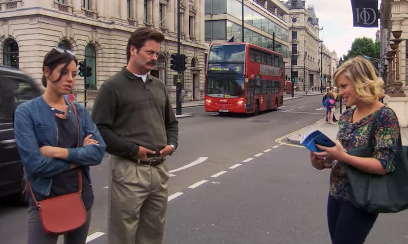 Leslie tries to plan out a day of bus tours for her, Ron and April.