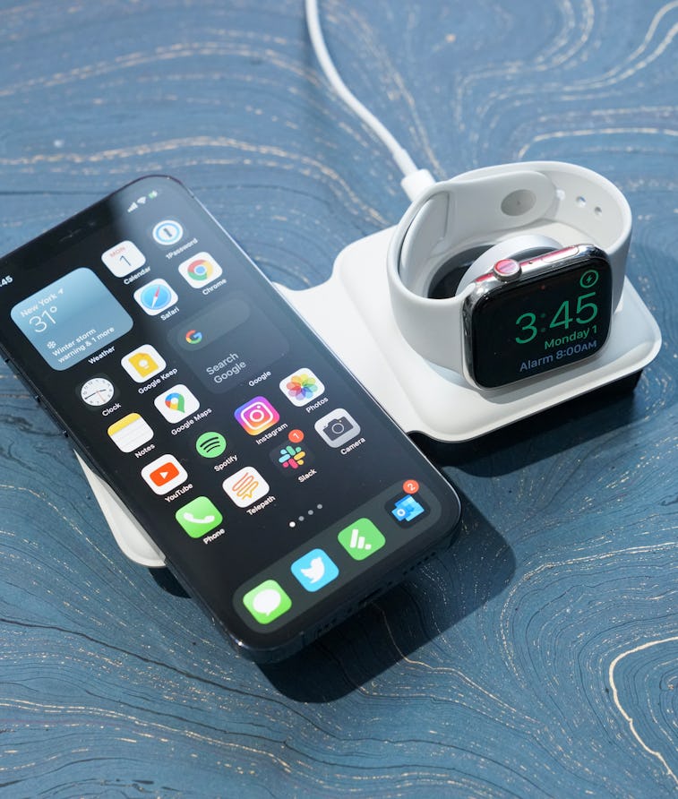 Everyone Is Wrong About Apple S Overpriced Magsafe Duo Charger Everyone Is Wrong About Apple S Overpriced Magsafe Duo Charger