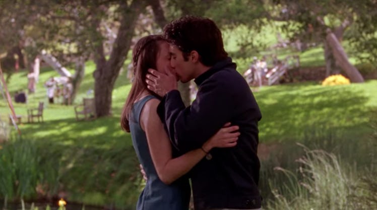 Jess and Rory kiss on 'Gilmore Girls' on Sookie's wedding day. 
