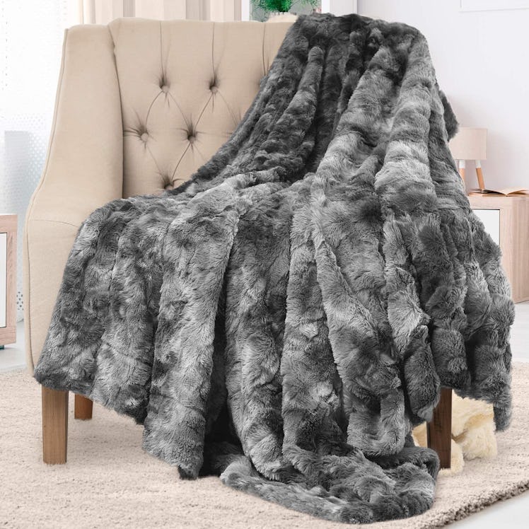 Everlasting Comfort Faux Fur Throw