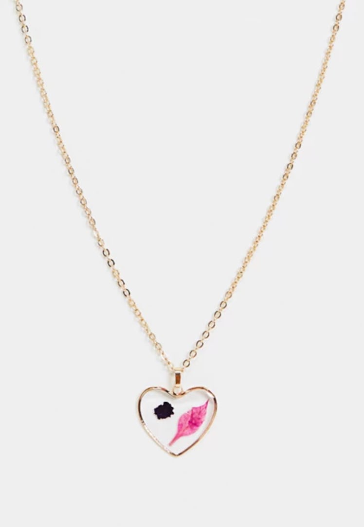 Monki Haisley pressed leaf heart necklace in gold