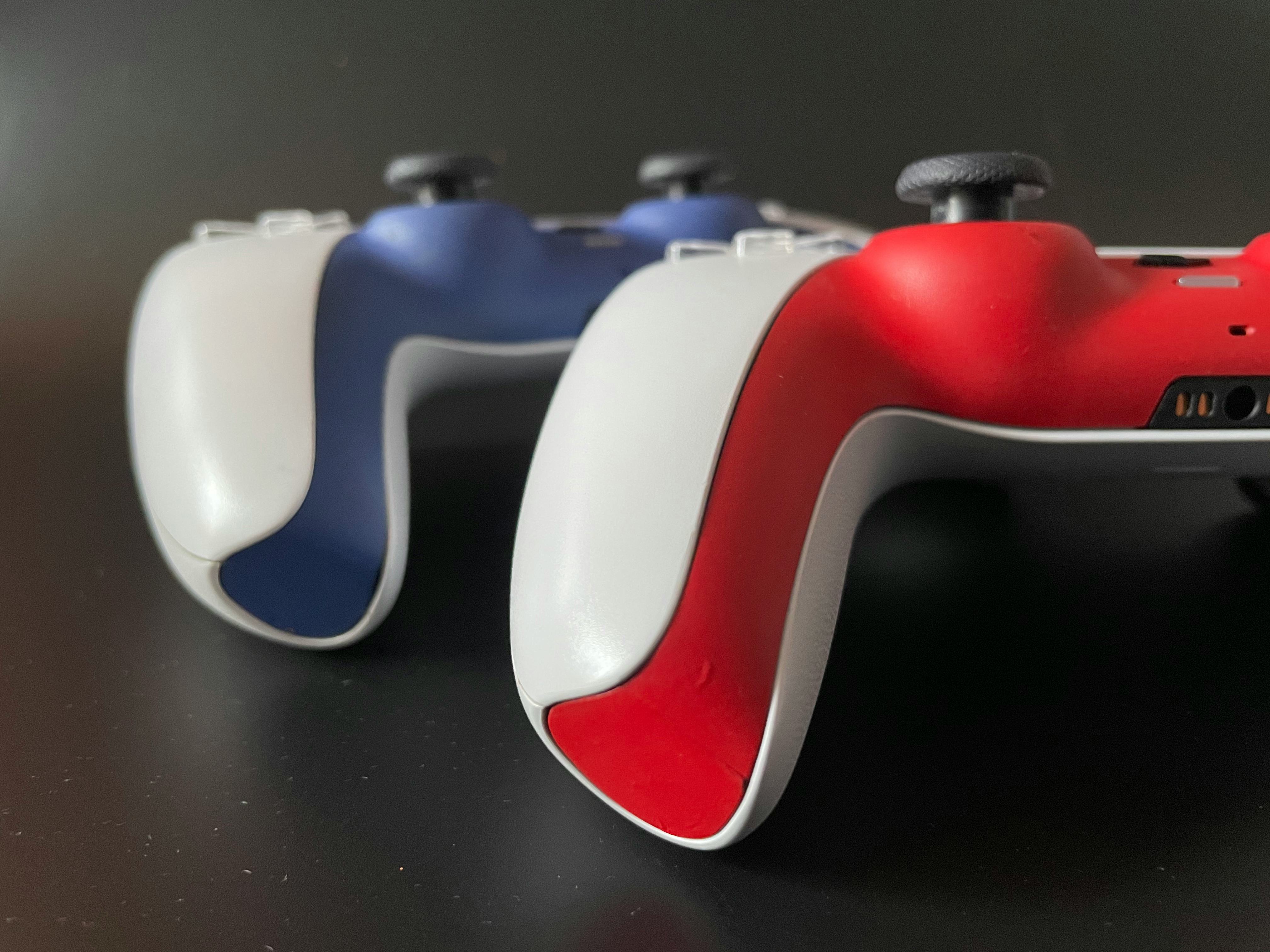 How to customize your PS5 with handpainted controllers