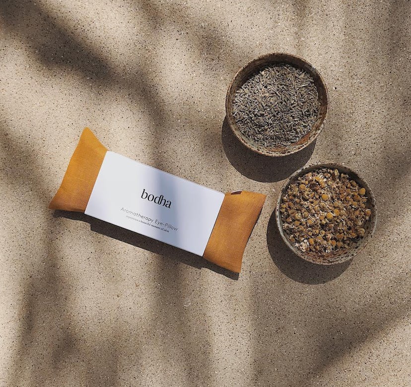 The Linen Aromatherapy Eye Pillow by Bodha and two bowls with herbs as a self-care gift to treat you...