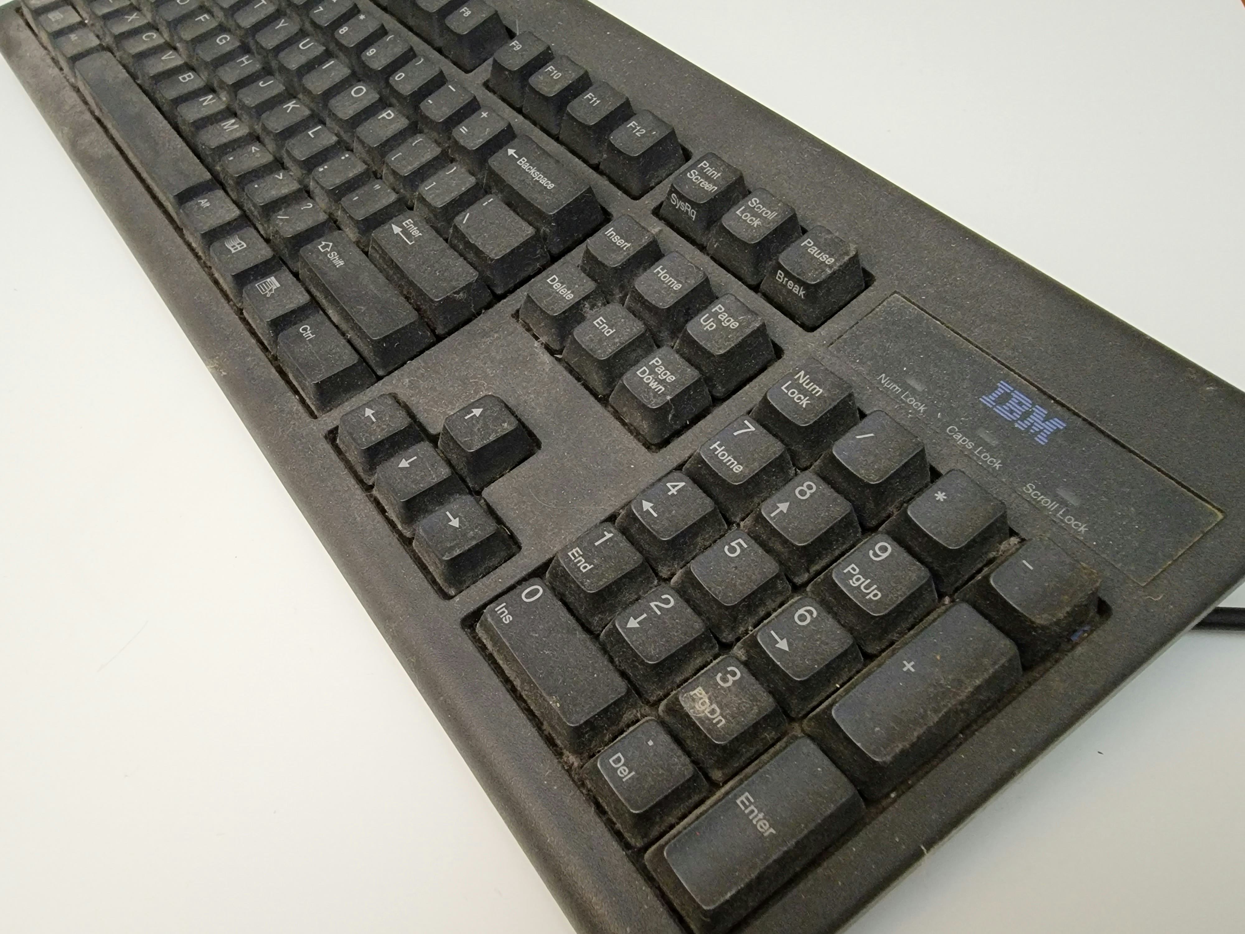 Cleaning this old keyboard is one of the most relaxing things I've done