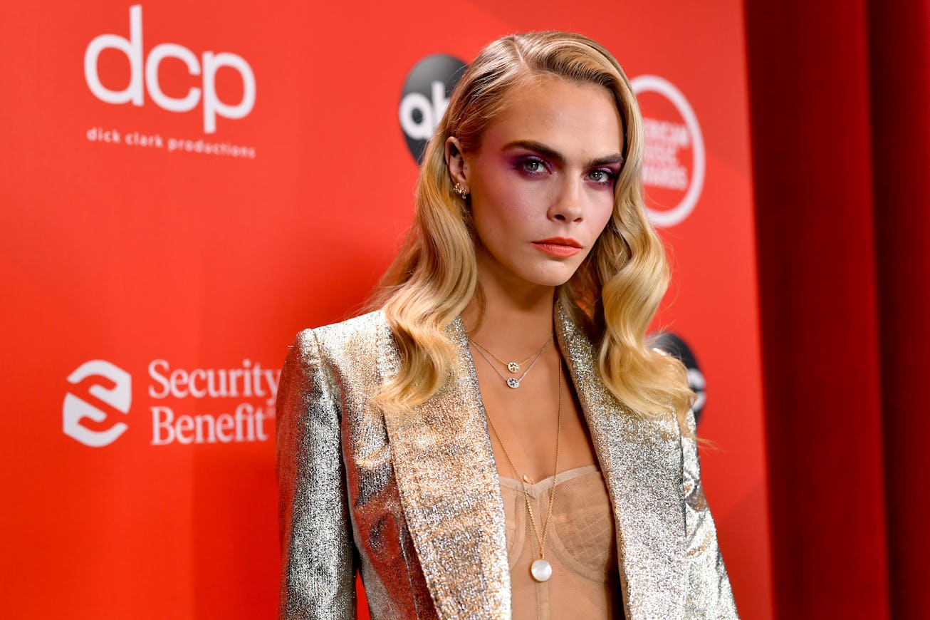 Cara Delevingne with blonde hair before brunette dye job