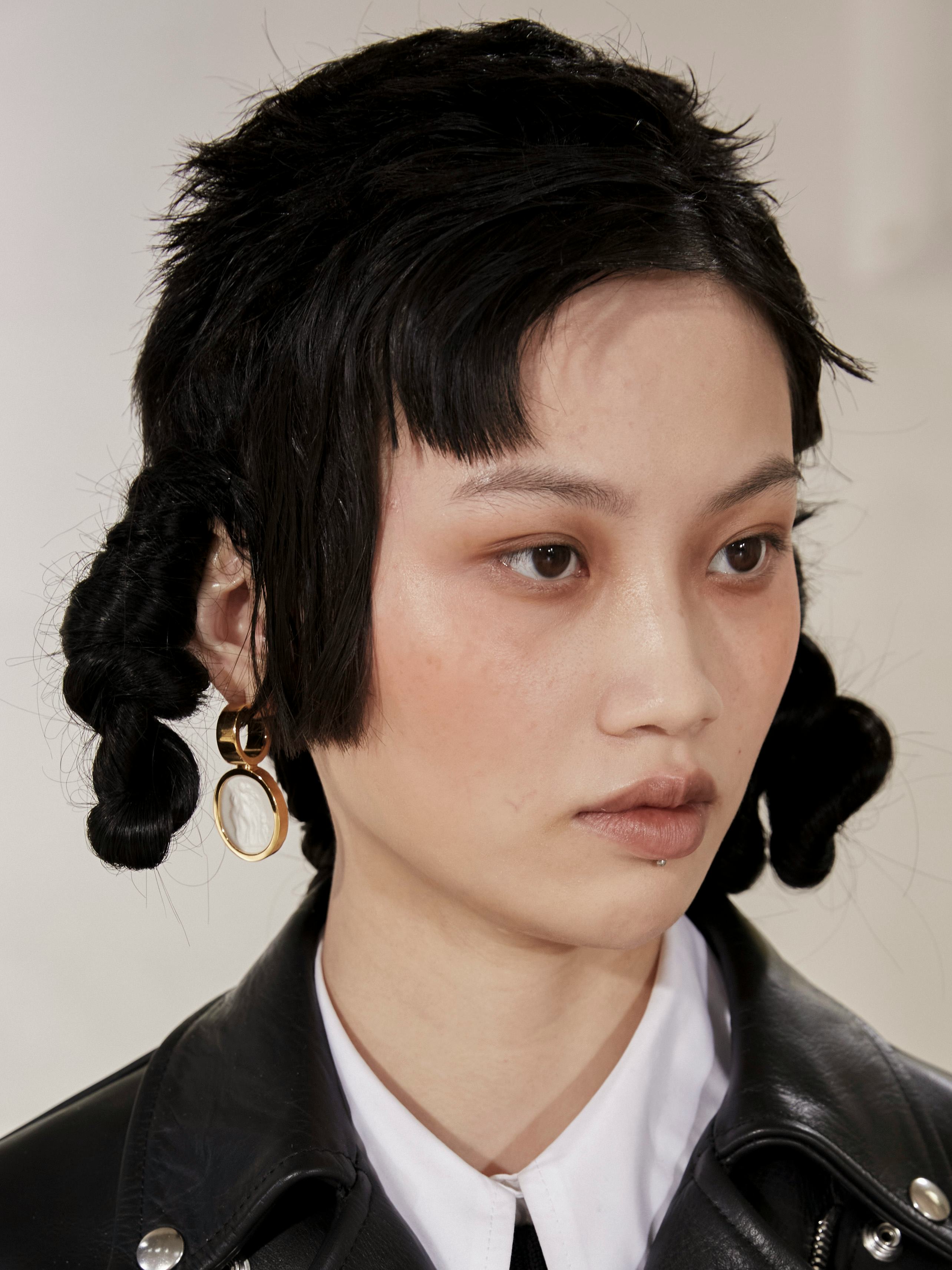 London Fashion Week Fall/Winter 2021 hairstyle trend details.