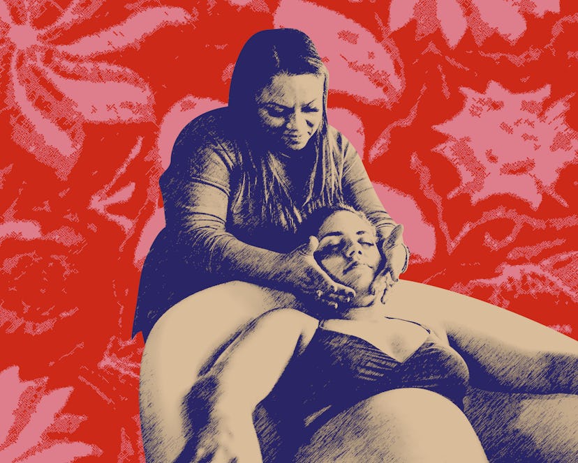 A doula assists a Latinx woman during childbirth.