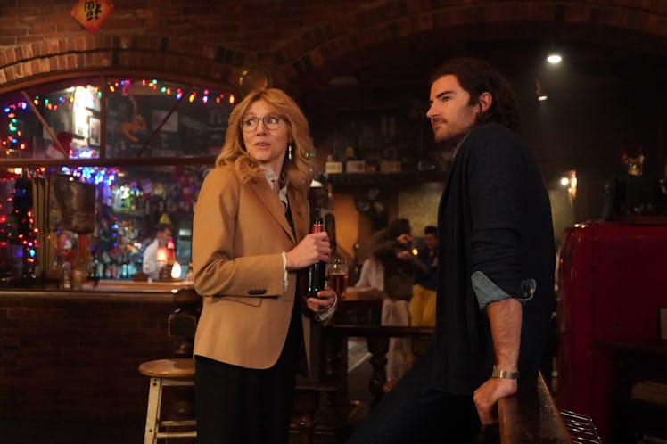 SARAH CHALKE as KATE and BEN LAWSON as JOHNNY RYAN in FIREFLY LANE.