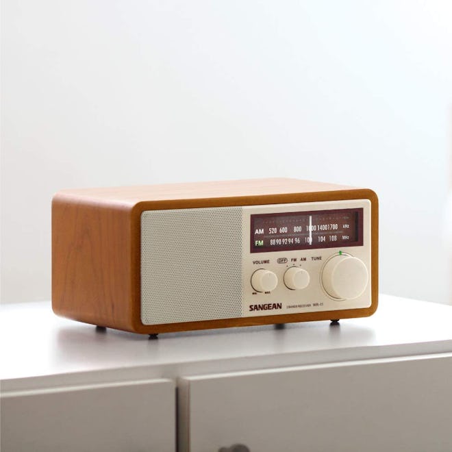 Sangean WR-11 FM / AM Analog Wooden Cabinet Receiver