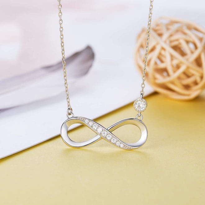 Billie Bijoux 925 Sterling Silver Infinity Necklace