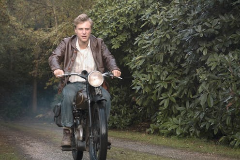 Johnny Flynn as Rory Loman in Netflix's 'The Dig'
