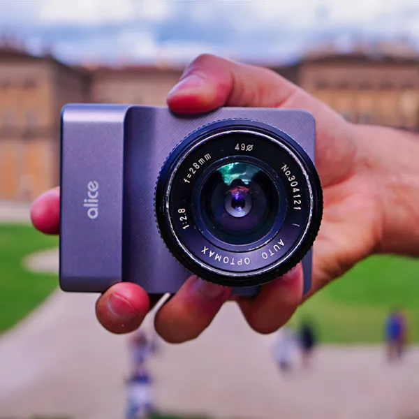 The Alice Camera snaps onto your phone, turns it into an AI-driven DSLR