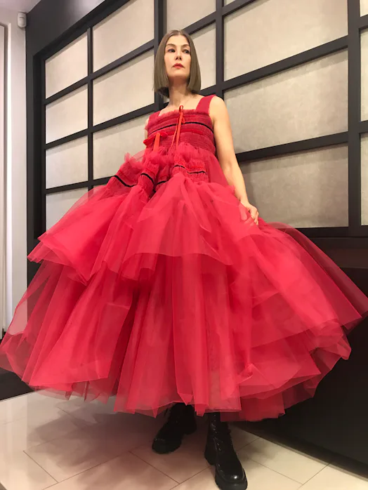 The Oversized Dress Trend Was Hard To Miss At The 2021 Golden Globe Awards The Oversized Dress Trend Was Hard To Miss At The 2021 Golden Globe Awards