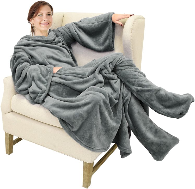 Catalonia Wearable Fleece Blanket with Sleeves and Foot Pockets