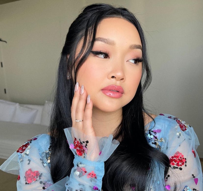 2021 Golden Globes nails pics, ideas, and celebrity trends.
