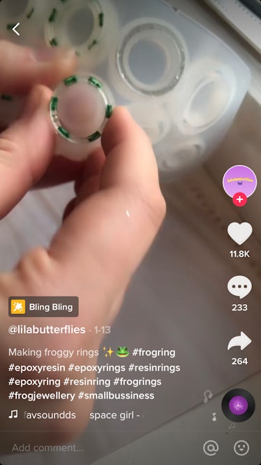 @lilabutterflies makes froggy rings using resin and a ring mold on TikTok.