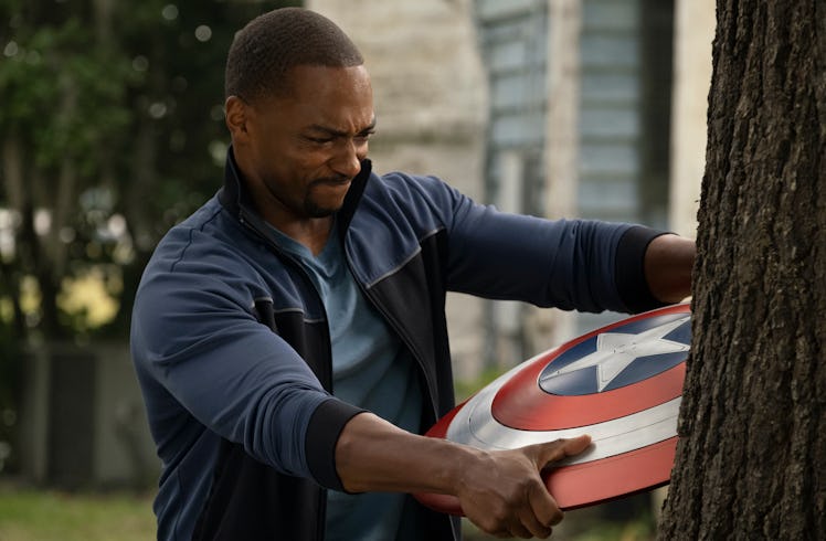 Anthony Mackie holding the Captain America shield in The Falcon and the Winter Soldier