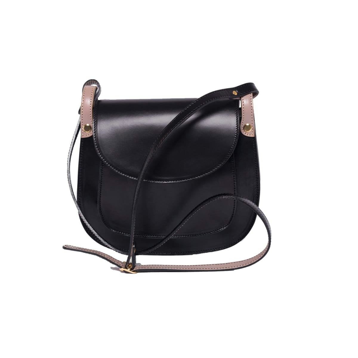 Jennifer Aniston’s Crossbody Bag Is The Staple You Can Always Count On