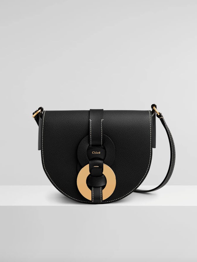 Jennifer Aniston’s Crossbody Bag Is The Staple You Can Always Count On