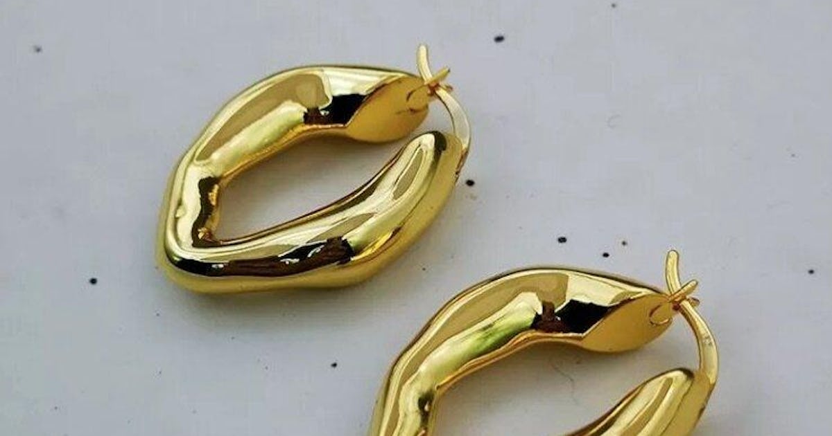 10 Jewelry Trends From The Fall 2021 Runways That Will Make You Feel Fancy Again Holiday Hiring 2022 Jewlery